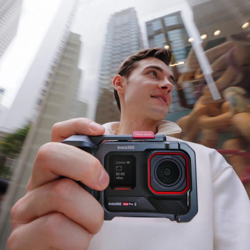 Foto 4 van Insta360 Ace Pro 2 Dual Battery Xplorer Bundle actiecamera