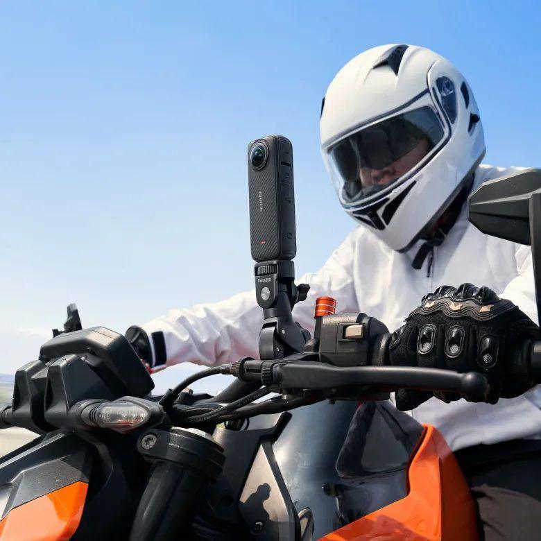 Foto 2 van Insta360 X4 360-graden actiecamera Motorfiets Bundel