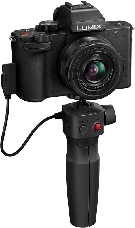 Foto 3 van Panasonic Lumix DC-G100D + 12-32mm f/3.5-5.6 ASPH. OIS kit met statiefgrip