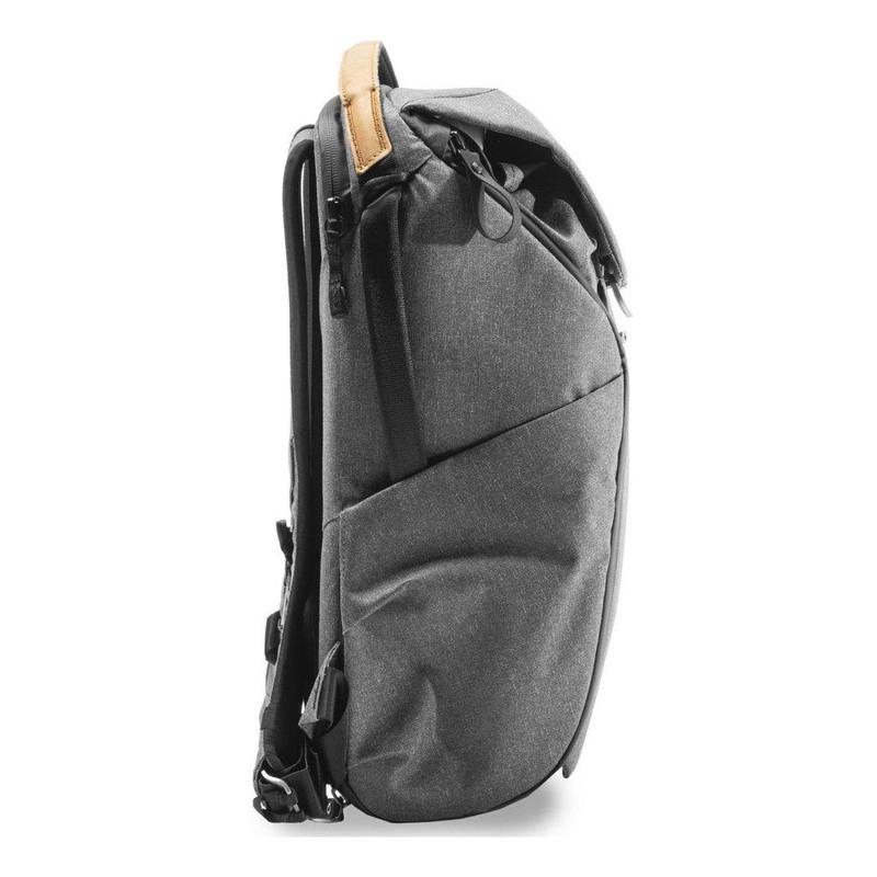 Foto 4 van Peak Design Everyday Backpack 20L v2 Charcoal