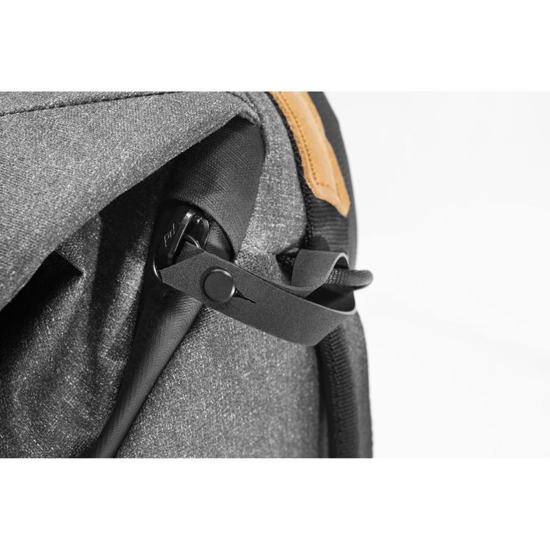 Foto 5 van Peak Design Everyday Backpack 20L v2 Charcoal