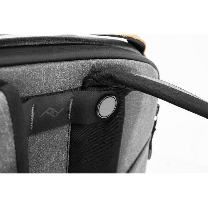 Foto 6 van Peak Design Everyday Backpack 20L v2 Charcoal
