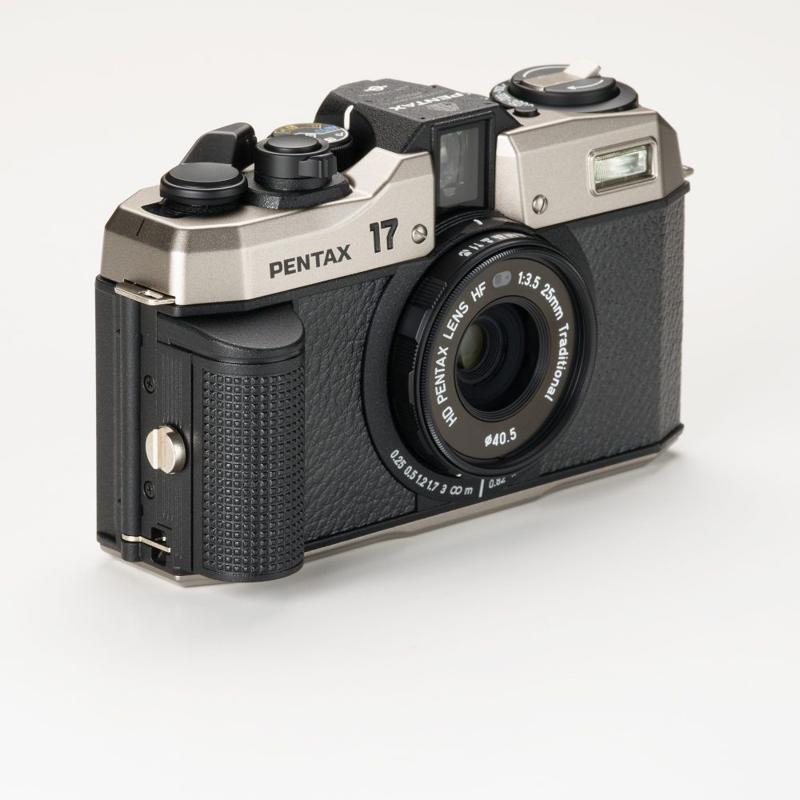 Foto 4 van Pentax 17 Analoge Compact Camera Dark Silver