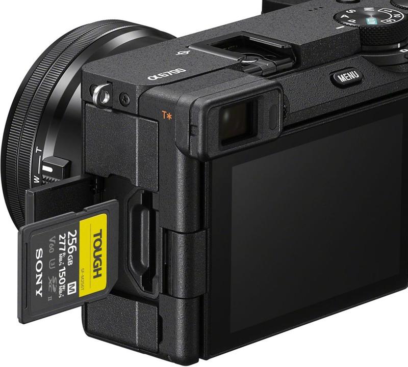 Foto 4 van Sony Alpha ILCE-6700 + SEL 16-55mm f2,8 G Systeemcamera