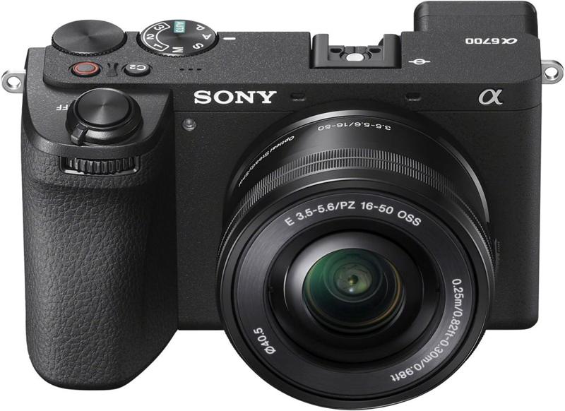 Foto 2 van Sony Alpha ILCE-6700 systeemcamera met 16-50mm en 55-210mm objectieven