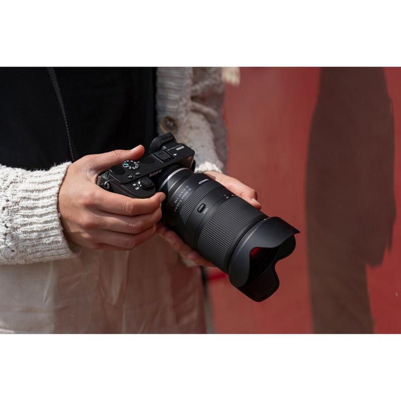Foto 2 van Tamron 18-300mm f/3.5-6.3 Di III-A VC VXD Sony E-mount objectief
